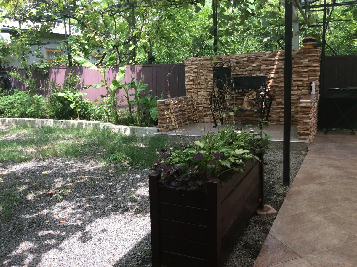 Guest House Milana Сухум Экстерьер фото