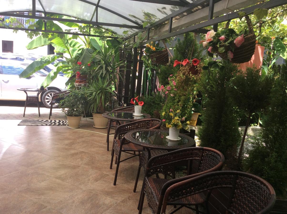 Guest House Milana Сухум Экстерьер фото