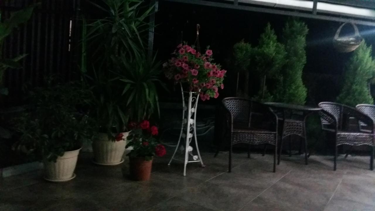 Guest House Milana Сухум Экстерьер фото